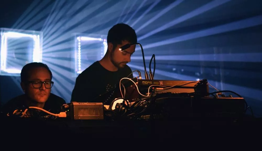 Illustration pour En direct de Warehouse Alternative &#8211; Band of Brothers à Nanterre