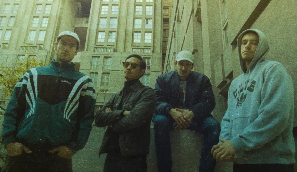 Illustration pour « 4 » de Contrefaçon, un premier maxi techno à ne pas manquer