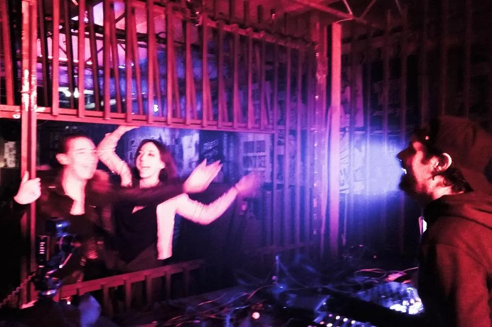 Illustration pour rave-or-die-3