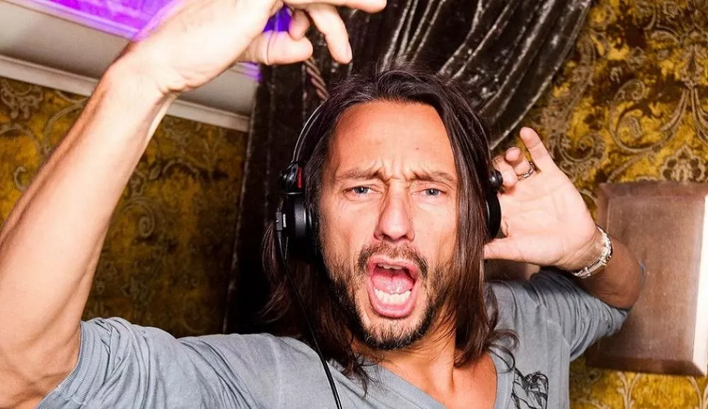 Illustration pour A voir&nbsp;: Bob Sinclar revient sur l&rsquo;histoire de son tube « Love Generation »