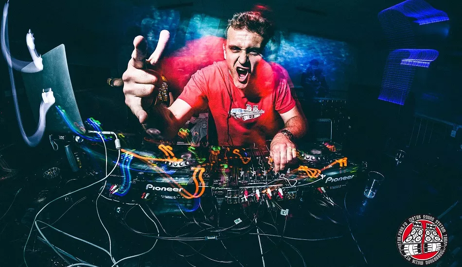 Illustration pour Exclu&nbsp;: Nash de Metek Sound System nous offre un mix hardtek en attendant Tapage Nocturne