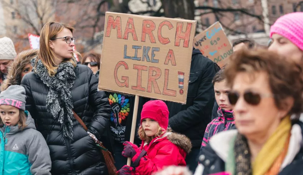 Illustration pour Le poème féministe anti-Trump « Nasty Woman » repris par Matias Aguayo