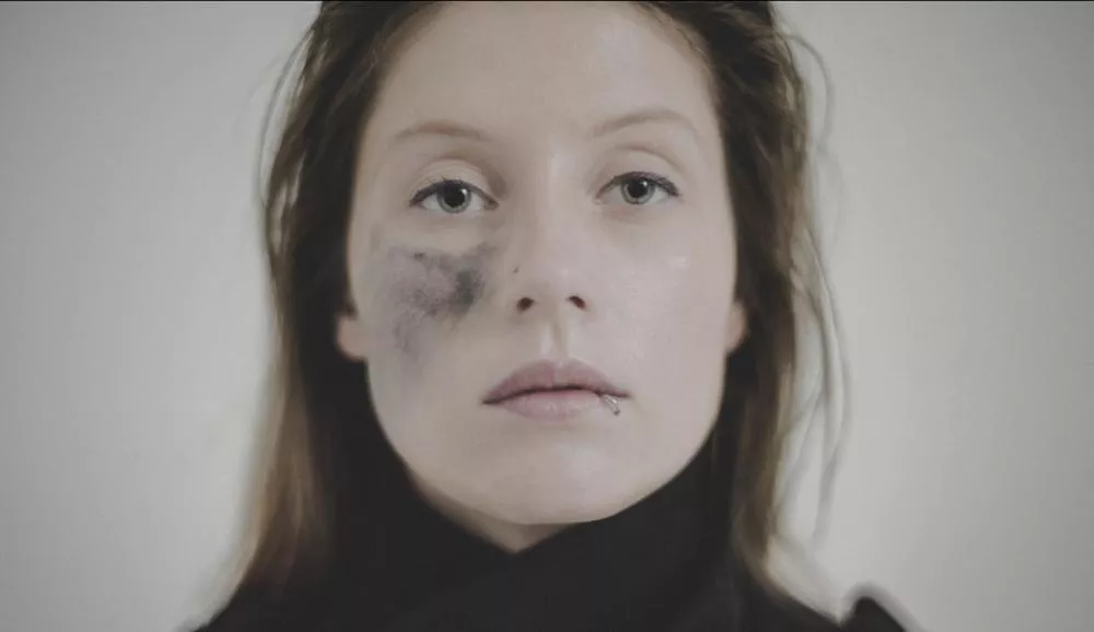 Illustration pour Et si on commençait la semaine par un nouvel EP de Charlotte de Witte ?