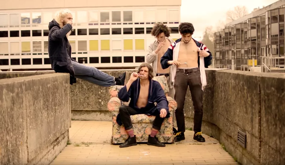 Illustration pour Découvrez les Rennais de Born Idiot avec le clip de « In The Sofa »