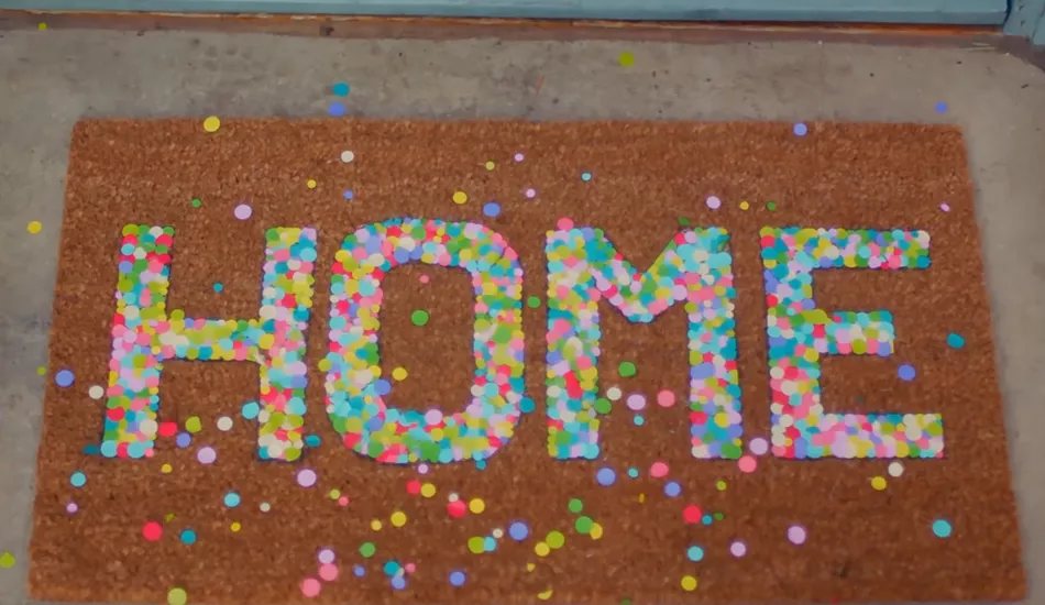 Illustration pour Joe Goddard présente le morceau « Home » avec un clip