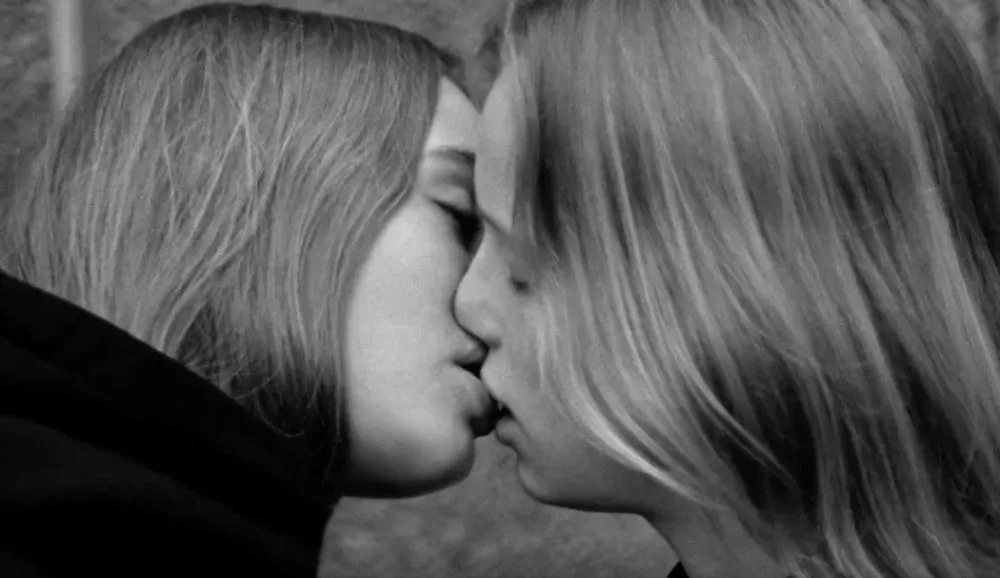 Illustration pour Gloire aux amours de jeunesse dans le nouveau clip de The xx pour « Say Something Loving »