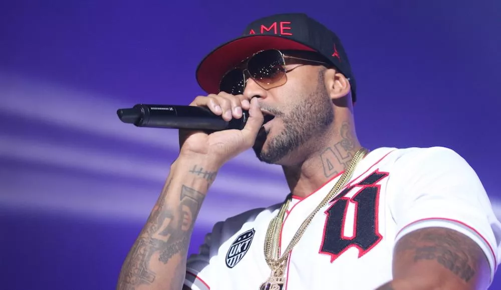 Illustration pour Le pire de l&rsquo;auto-tune en cinq morceaux