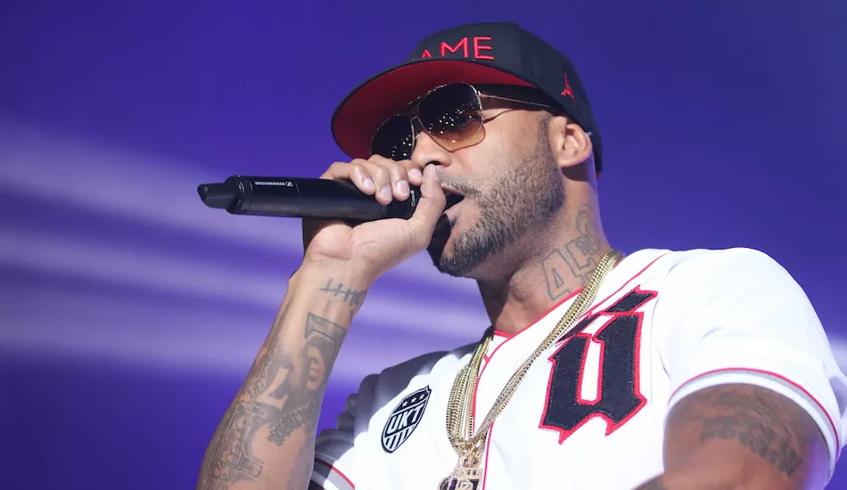 Illustration pour Le pire de l&rsquo;auto-tune en cinq morceaux