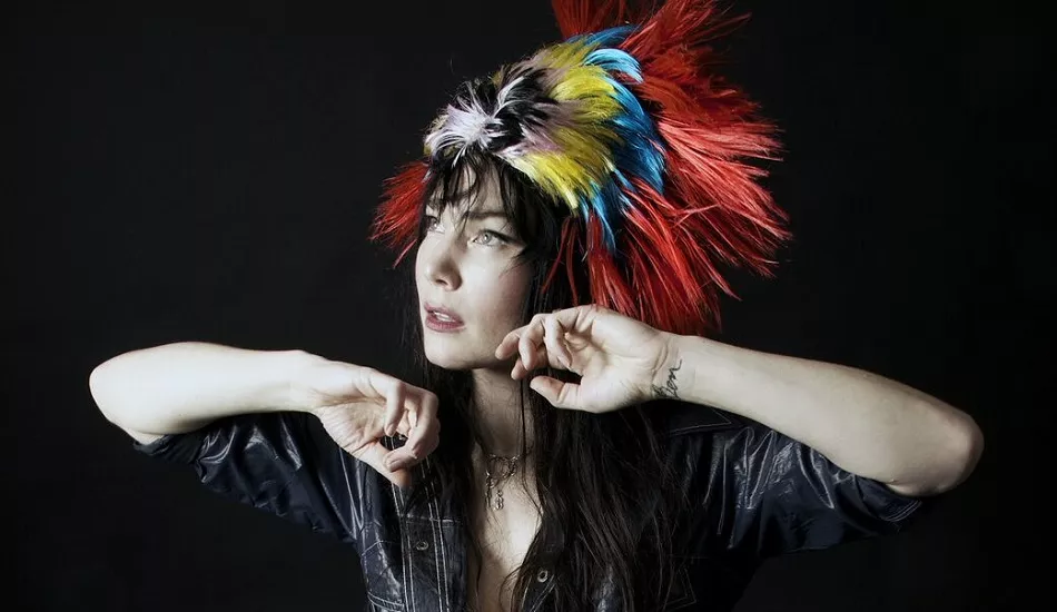 Illustration pour Exclu&nbsp;: Kid Francescoli a remixé Brisa Roché, et ça sent le printemps !