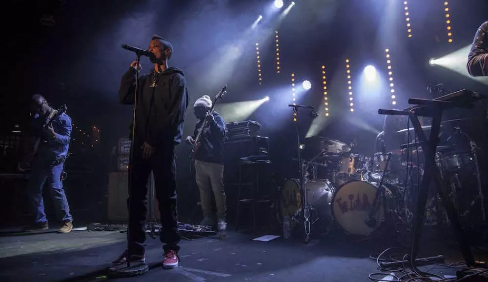 Illustration pour En direct de The Internet au Trabendo