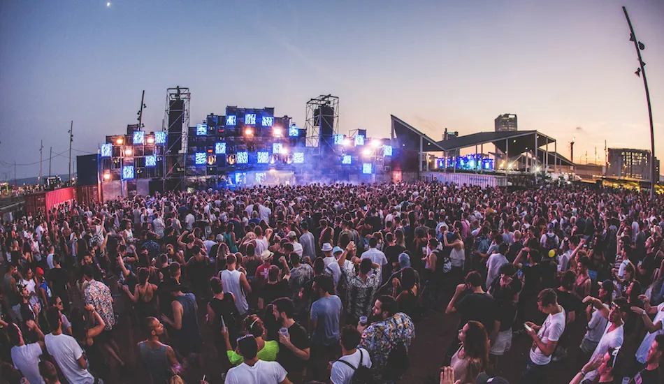 Illustration pour Line-up, visites, playa&#8230; 5 bonnes raisons de s&rsquo;envoler à Barcelone pour le DGTL