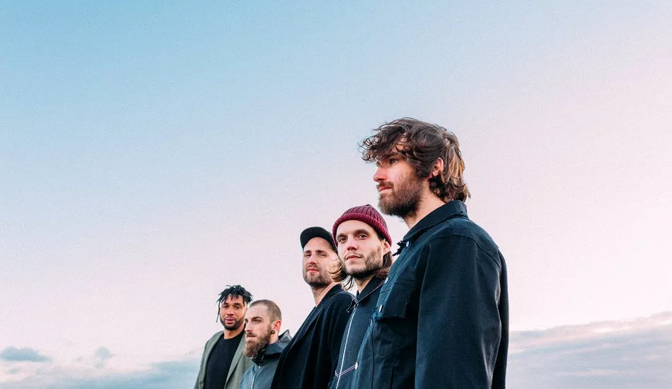 Illustration pour Virée nocturne dans les rues de Hô-Chi-Minh-Ville avec le dernier clip d&rsquo;Isaac Delusion