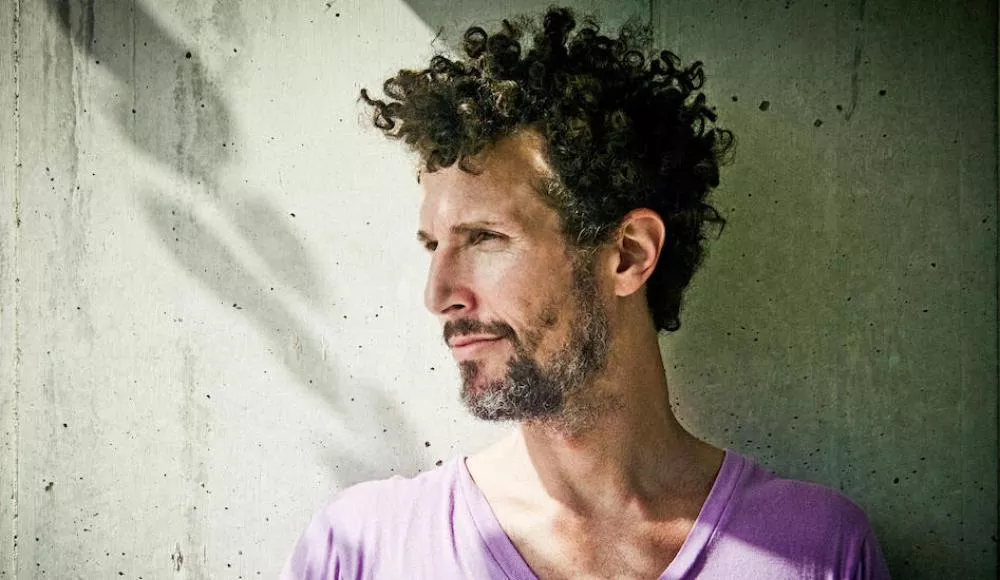 Illustration pour Josh Wink&nbsp;: « C&rsquo;est important de résister ou d’exprimer son point de vue, de ne pas se laisser faire »