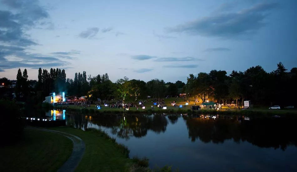Illustration pour Tilliacum Festival&nbsp;: 9 heures d&rsquo;électro au bord de l&rsquo;eau