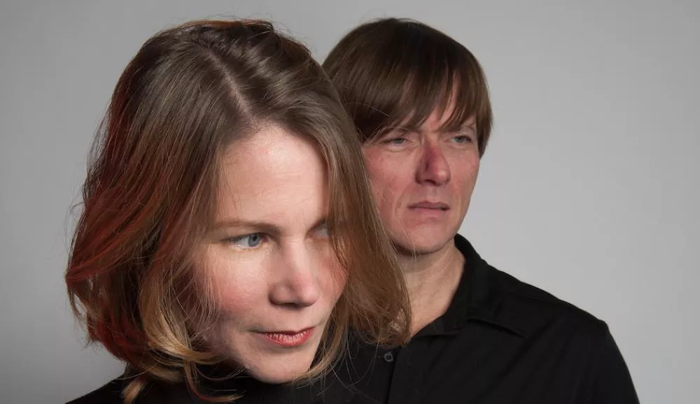 Illustration pour Exclu&nbsp;: a glow ou l&rsquo;association cérébrale de Jette von Roth et Mijk van Dijk