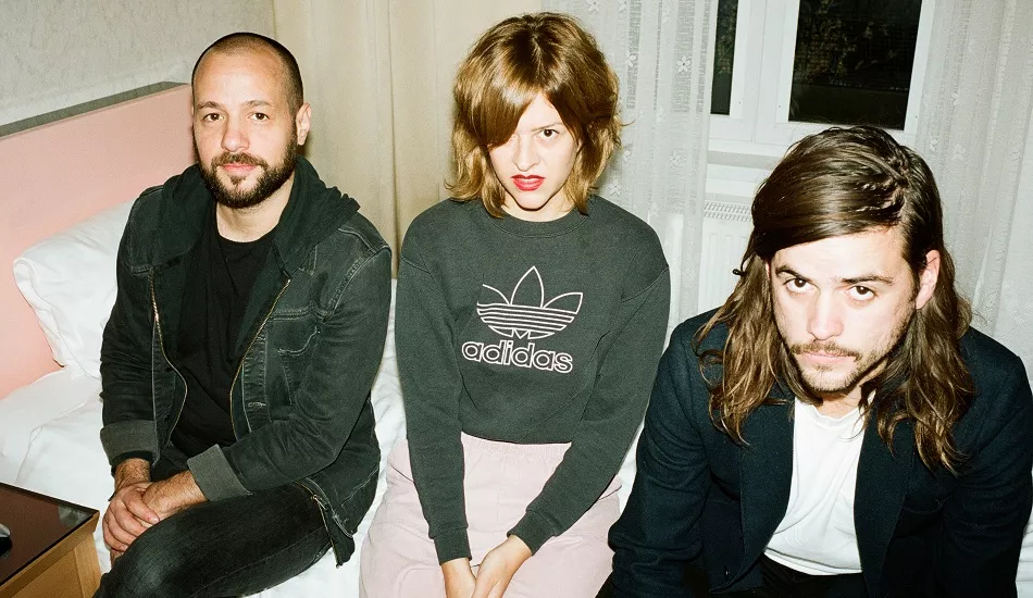 Illustration pour Le duo deep techno HVOB s&rsquo;est associé à Winston Marshall de Mumford &#038; Sons, et c&rsquo;est la meilleure idée de l&rsquo;année !