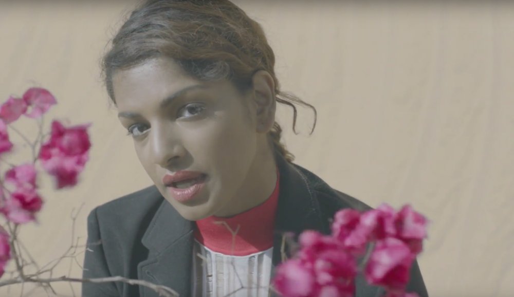Illustration pour M.I.A dans le désert pour le clip de « Finally »