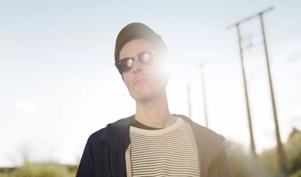 Illustration pour Exclu&nbsp;: Chapelier Fou dévoile un clip poétique pour « Philémon », premier extrait de son nouvel album