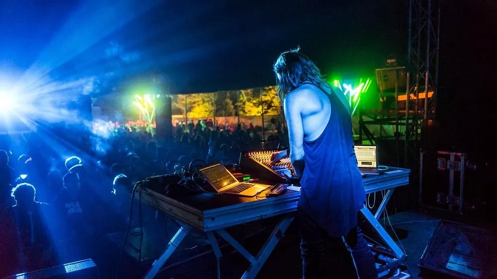 Illustration pour ben-frost-souenellen-3