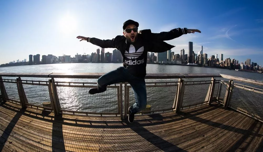 Illustration pour Exclu&nbsp;: Gramatik et Galactic Marvl oscillent entre soul et dubstep sur « Voyager Twins »