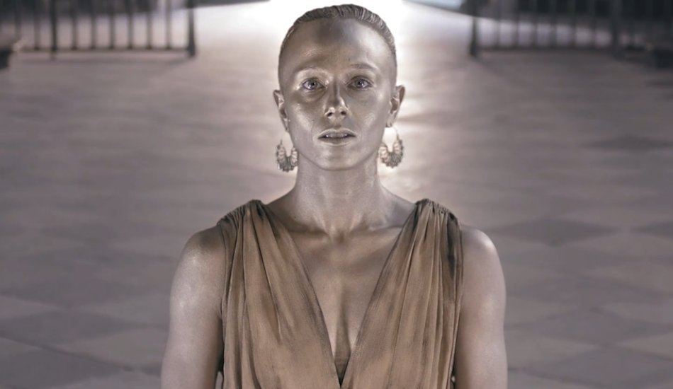 Illustration pour Plus de dix ans après sa sortie, le tube « Domino » d&rsquo;Oxia a droit à son clip !