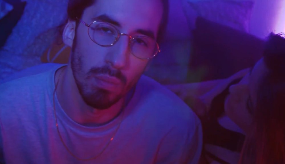 Illustration pour Le rappeur Lomepal offre un clip à son titre « Malaise » !