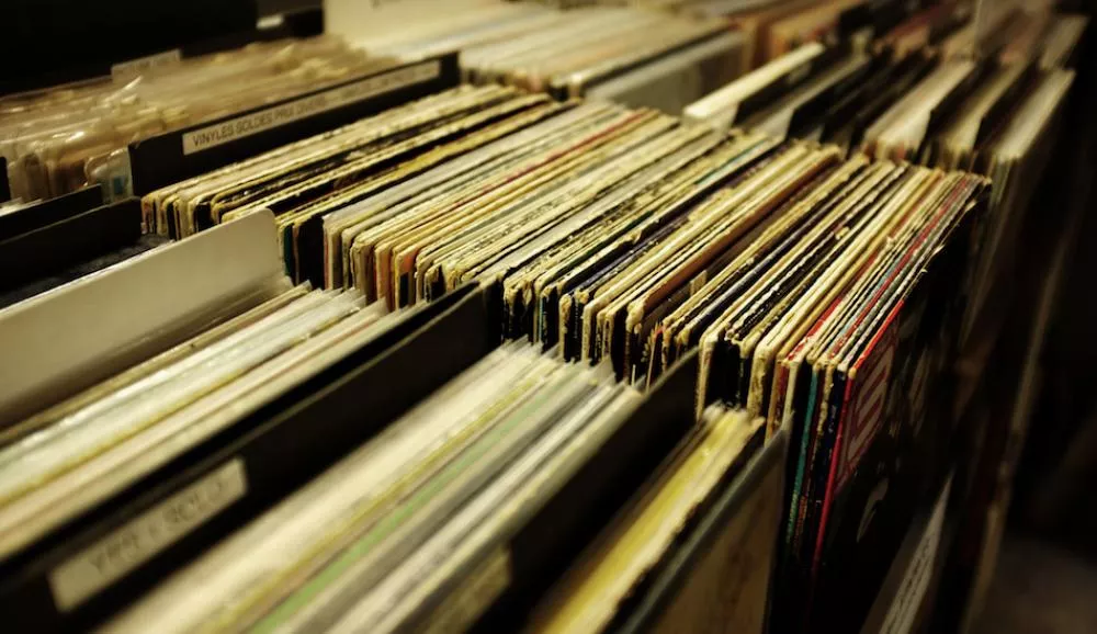 Illustration pour Fort de son succès en 2016, Radio France remet en vente 10 000 vinyles !