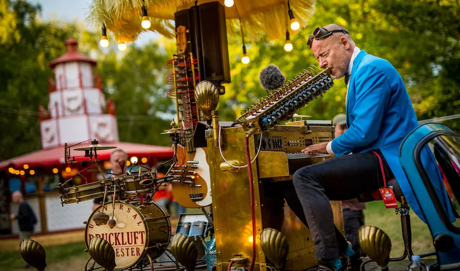 Illustration pour Photo: László Mudra http://www.mudralaszlo.hu – Rockstar Photographers