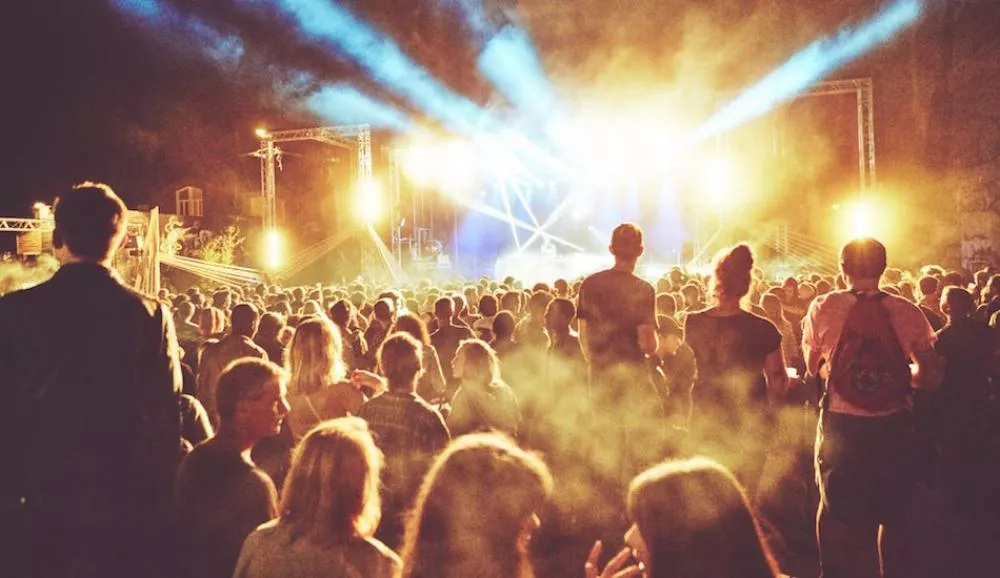 Illustration pour Libération diffuse une tribune contre la baisse du niveau sonore des concerts