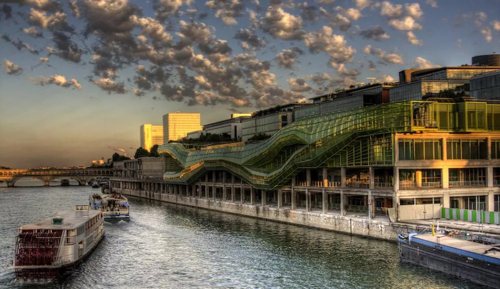 Illustration pour Scandale au Wanderlust&nbsp;: le club proposait des shots gratuits aux clientes montrant leur poitrine