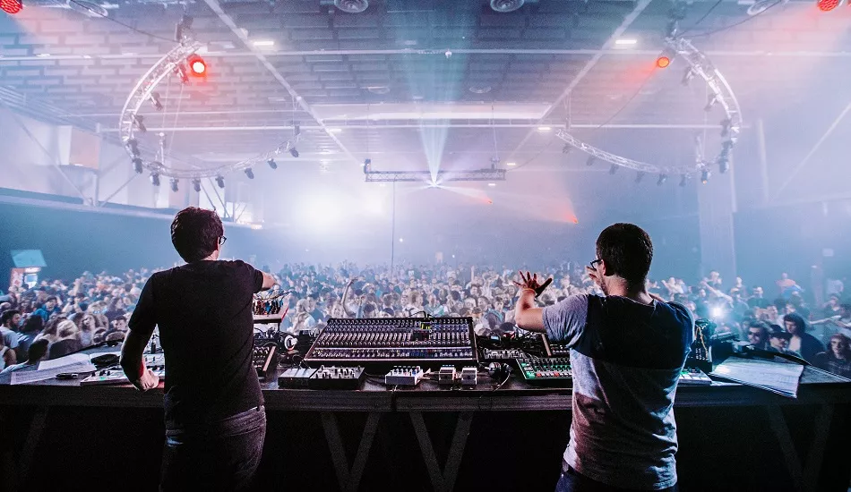 Illustration pour Road life&nbsp;: Trunkline et la digestion pré-concert