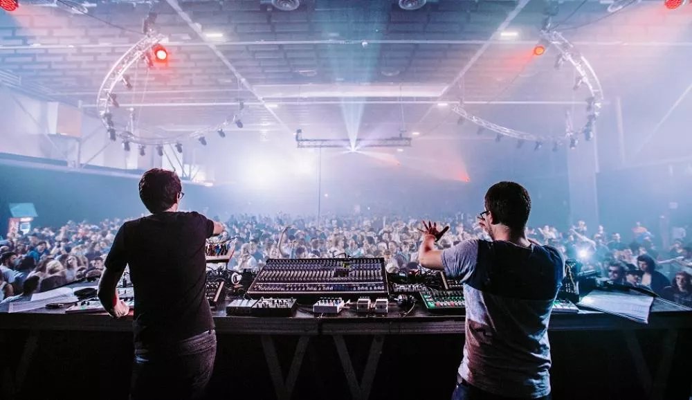 Illustration pour Road life&nbsp;: Trunkline et la digestion pré-concert