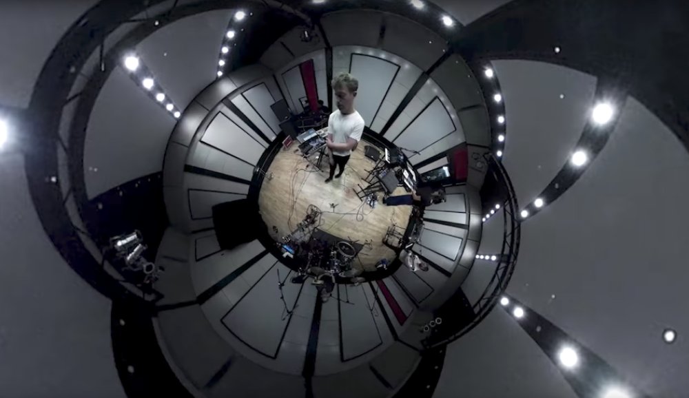 Illustration pour A voir&nbsp;: le nouveau clip psyché et en 3D de Mount Kimbie pour « Four Years And One Day »