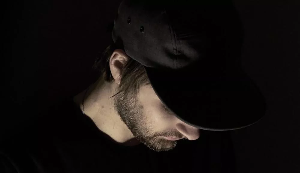 Illustration pour Exclu&nbsp;: kicks violents et pluie acide avec le remix de « My Black Sheep » de Cleric