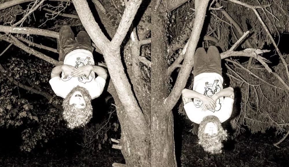 Illustration pour Exclu&nbsp;: bataille de batucadas sur « Condenado Por Un Idioma Desconhecido » de Ninos Du Brasil