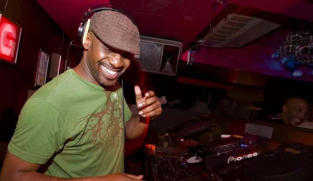 Illustration pour Exclu&nbsp;: envolées acides sur « Move Out The Way » de Rahaan