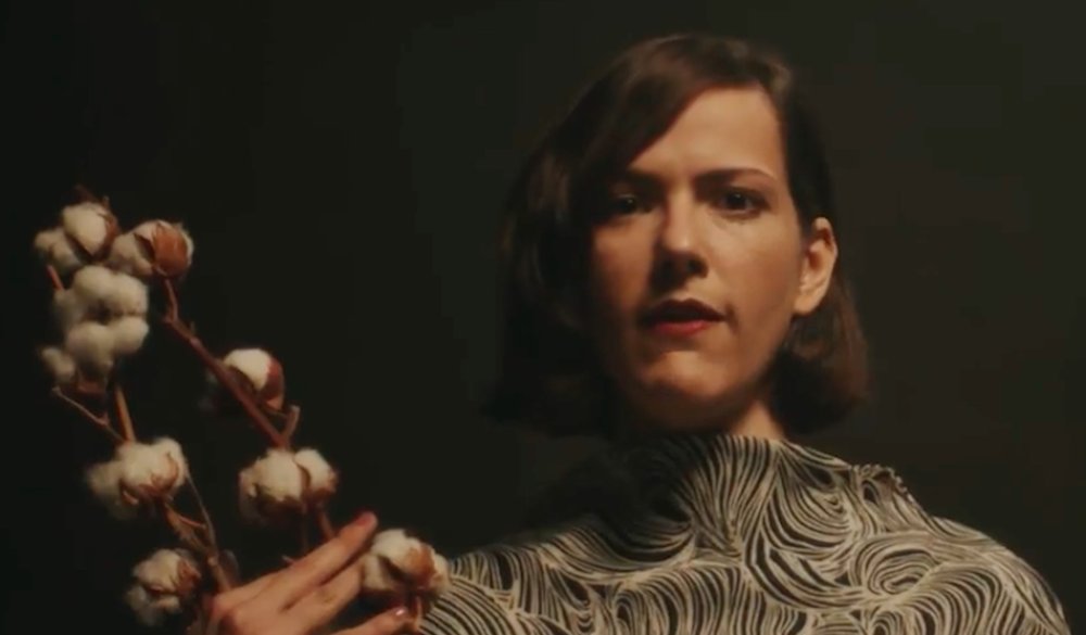 Illustration pour A voir&nbsp;: Evergreen, un nouveau clip toutes jupes dehors