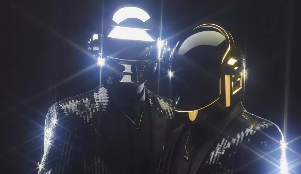 Illustration pour Deux DJs anonymes déguisés en Daft Punk partent en tournée dans toute l&rsquo;Afrique