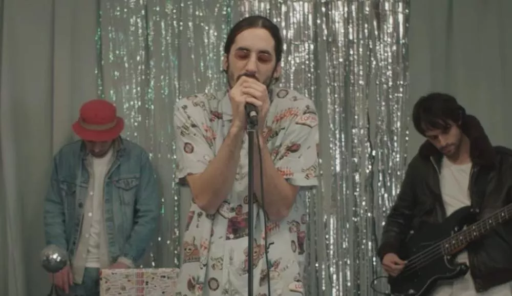 Illustration pour Lomepal en concert-malaise dans le clip de « Club »