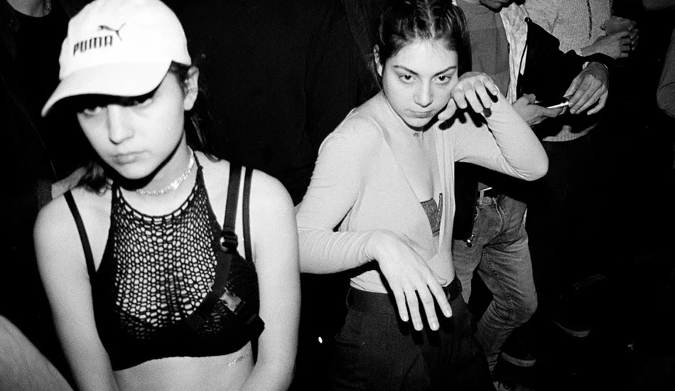 Illustration pour Positive Education #2&nbsp;: 6000 personnes, la Cité du Design de St-Etienne, et un line-up fou entre techno, indus, ambient et new-wave