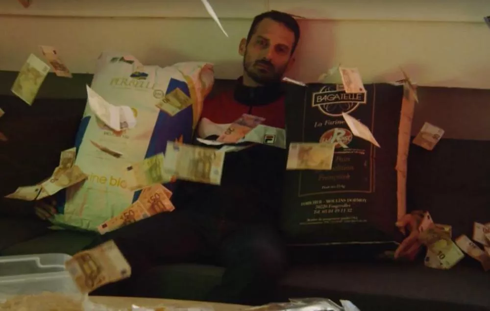 Illustration pour Exclu&nbsp;: deal de gluten et dark disco dans le clip d&rsquo;Amevicious