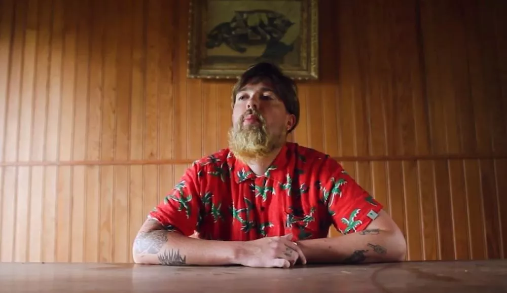 Illustration pour Goûtez à l&rsquo;amertume dans le tout premier clip de Mou