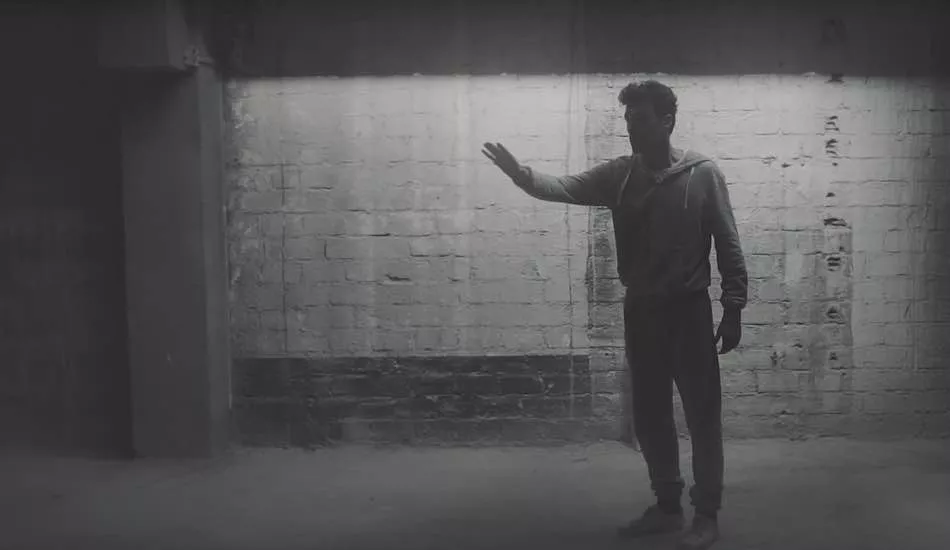 Illustration pour Exclu&nbsp;: la techno sombre et vrombissante de Yul dans un nouveau clip à la chorégraphie soignée