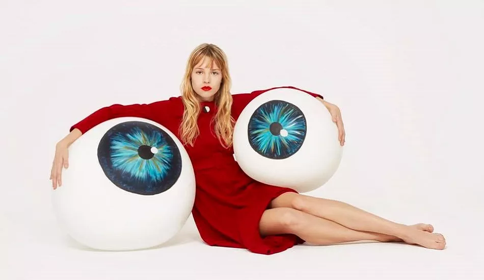 Illustration pour « Je veux tes yeux »&nbsp;: le nouveau morceau d&rsquo;Angèle