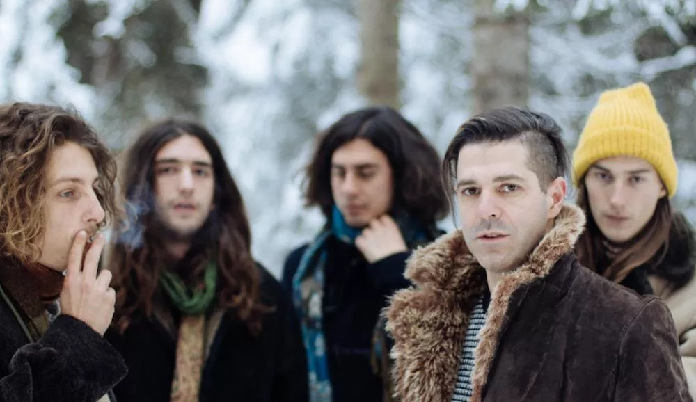 Illustration pour Exclu&nbsp;: Le Roi Angus en live session dans un chalet en Suisse