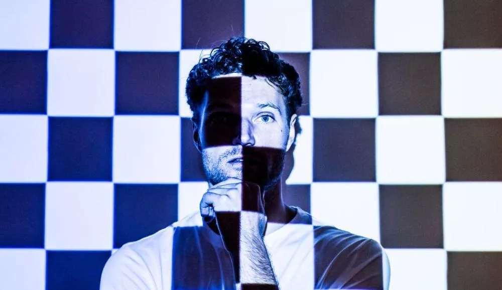 Illustration pour Rich Aucoin offre un clip animé à son titre « The Middle »