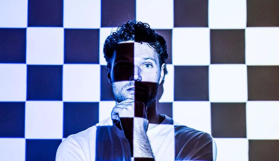 Illustration pour Rich Aucoin offre un clip animé à son titre « The Middle »