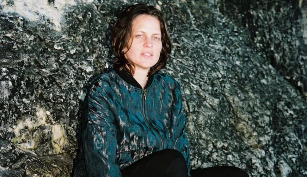 Illustration pour Chloé dévoile le clip de son splendide morceau « The Dawn »