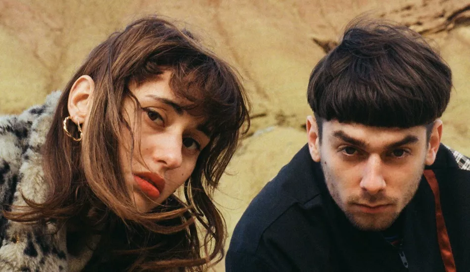 Illustration pour Dans son nouveau clip, Agar Agar vous emmène dans sa réalité alternative