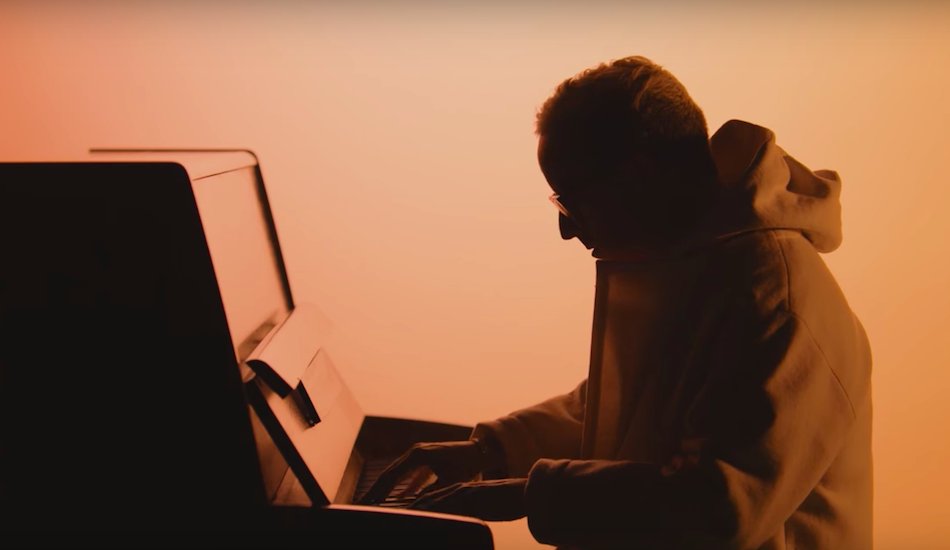 Illustration pour Dansez en pleine rue grâce au dernier clip d&rsquo;Alexis Taylor (Hot Chip)